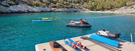 ESTIA YI  Ferretti Yacht 880 Exterior 9