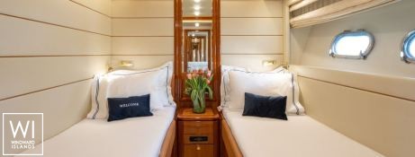 ESTIA YI  Ferretti Yacht 880 Interior 22