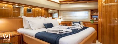 ESTIA YI  Ferretti Yacht 880 Interior 24