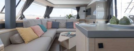 Tranquilo  Fountaine Pajot Saona 47 Interior 10