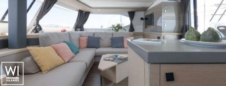 Tranquilo  Fountaine Pajot Saona 47 Interior 10