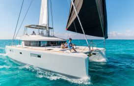 Lagoon 52 Lagoon Catamaran Exterior 1