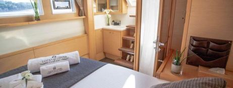 Lucky Clover  Lagoon Catamaran Lagoon 52 Interior 24