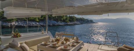 FLO  Lagoon Catamaran Lagoon 52 Exterior 2