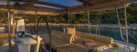 FLO  Lagoon Catamaran Lagoon 52 Exterior 7