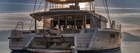 FLO  Lagoon Catamaran Lagoon 52 Exterior 9