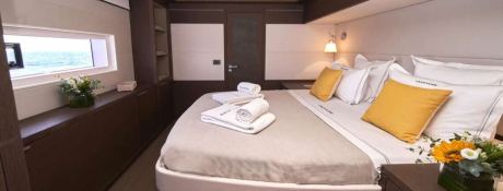 CRAZY HORSE  Lagoon Catamaran Power 78 Interior 1