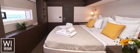 CRAZY HORSE  Lagoon Catamaran Power 78 Interior 1