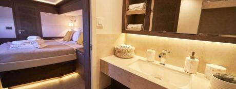 CRAZY HORSE  Lagoon Catamaran Power 78 Interior 1