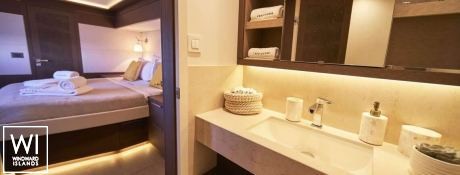 CRAZY HORSE  Lagoon Catamaran Power 78 Interior 1