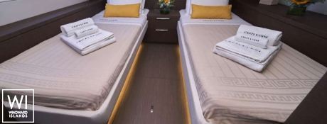 CRAZY HORSE  Lagoon Catamaran Power 78 Interior 1