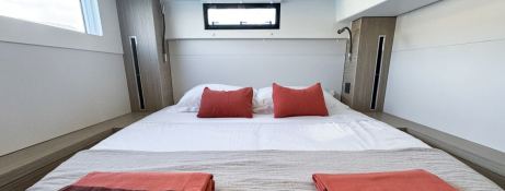 YOFF  Lagoon Catamaran Lagoon 46 Interior 2