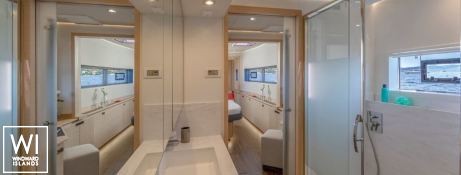 AQUA TIKI III   Fountaine Pajot Alegria 67 Interior 17