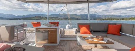 LOOMA  Fountaine Pajot Alegria 67 Exterior 6