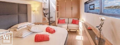 LOOMA  Fountaine Pajot Alegria 67 Interior 10
