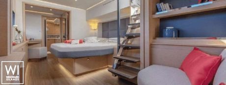 LOOMA  Fountaine Pajot Alegria 67 Interior 11