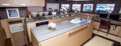 JAN'S FELION  Lagoon Catamaran Power 630 Interior 17