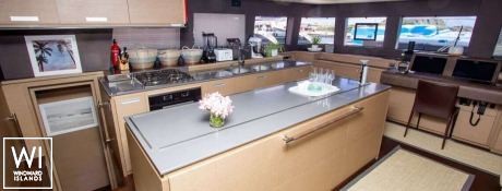 JAN'S FELION  Lagoon Catamaran Power 630 Interior 17