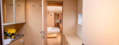 Endless Beauty  Fountaine Pajot MY 44 Interior 11