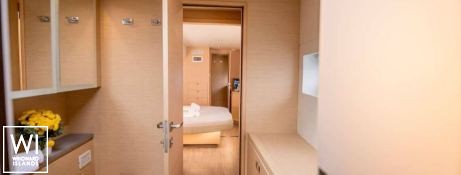 Endless Beauty  Fountaine Pajot MY 44 Interior 11