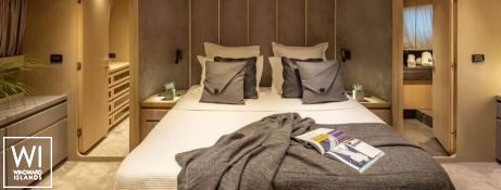 SUMMER FUN  Admiral Yachts Admiral  101 Interior 1