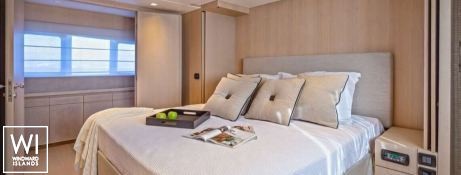 SUMMER FUN  Admiral Yachts Admiral  101 Interior 1