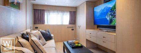 SUMMER FUN  Admiral Yachts Admiral  101 Interior 1