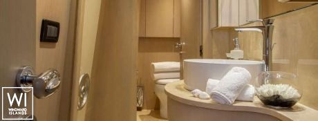 SUMMER FUN  Admiral Yachts Admiral  101 Interior 1