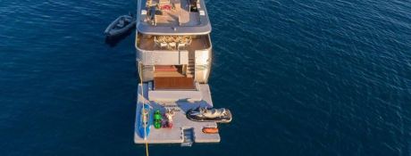 SUMMER FUN  Admiral Yachts Admiral  101 Exterior 7