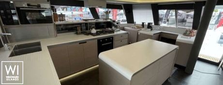 KRAZY KAT  Fountaine Pajot Samana 59 Interior 22