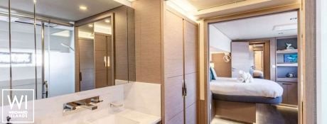 PORT TO VINO  Fountaine Pajot Samana 59 Interior 7