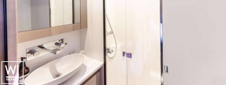 PORT TO VINO  Fountaine Pajot Samana 59 Interior 10