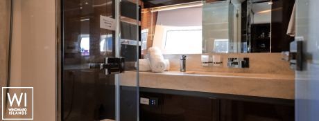 APOLLONIA  Jeanneau Prestige 680 Interior 15