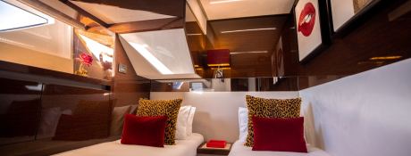 APOLLONIA  Jeanneau Prestige 680 Interior 25