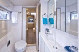 New horizon  Robertson & Caines Leopard Power 43 Interior 8