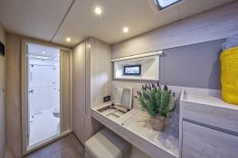 New horizon  Robertson & Caines Leopard Power 43 Interior 9