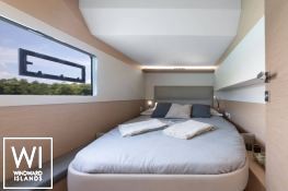 MY 40 Fountaine Pajot Interior 1