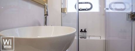 TIAMO  Aquila Powercat 54 Interior 18