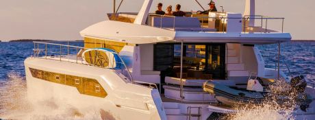 Zambezia  Leopard Yachts Leopard 53 Powercat Exterior 2