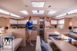 Dufour 470  salon area