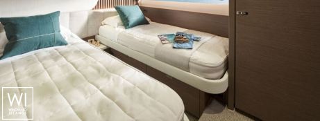 ELIZABETH   Princess Yachts Y 72 Interior 14