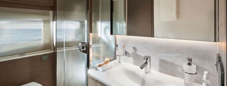 ELIZABETH   Princess Yachts Y 72 Interior 16