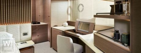 ELIZABETH   Princess Yachts Y 72 Interior 18
