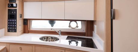 Power 44 Focus Interior 7