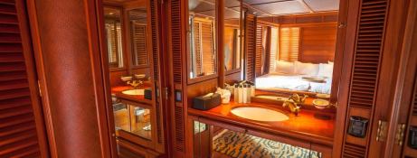 MAHA BHETRA   Motoryacht Thai-crafted wooden hull Interior 20