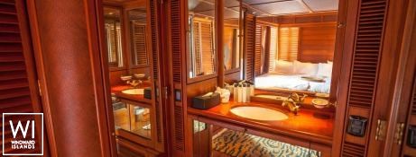 MAHA BHETRA   Motoryacht Thai-crafted wooden hull Interior 20