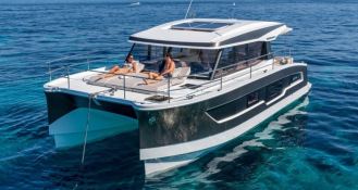 MY 4.S Fountaine Pajot Exterior 2