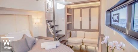 D2  Fountaine Pajot Power 67 Interior 14