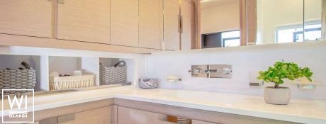 D2  Fountaine Pajot Power 67 Interior 15