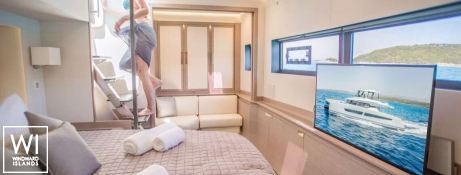 D2  Fountaine Pajot Power 67 Interior 16